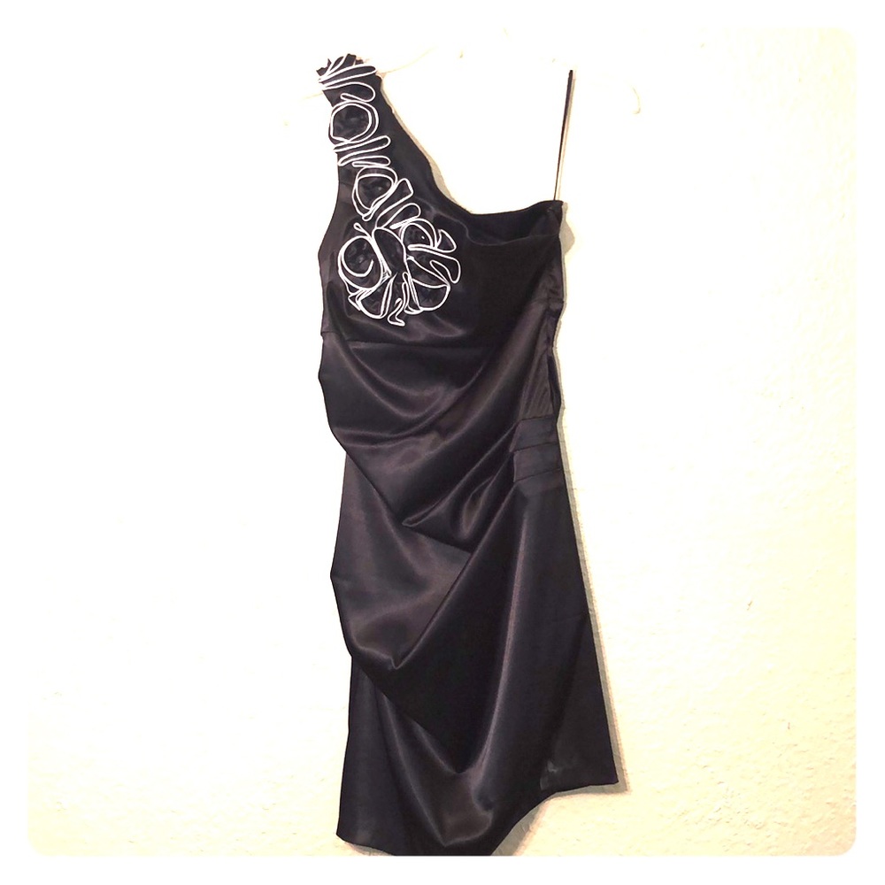 B. Darlin Black One-Shoulder Prom Dress